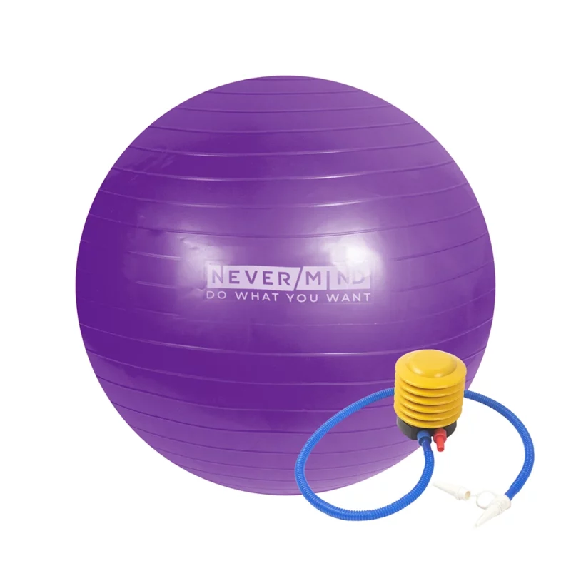 pelota o balón de pilates color morado con inflador